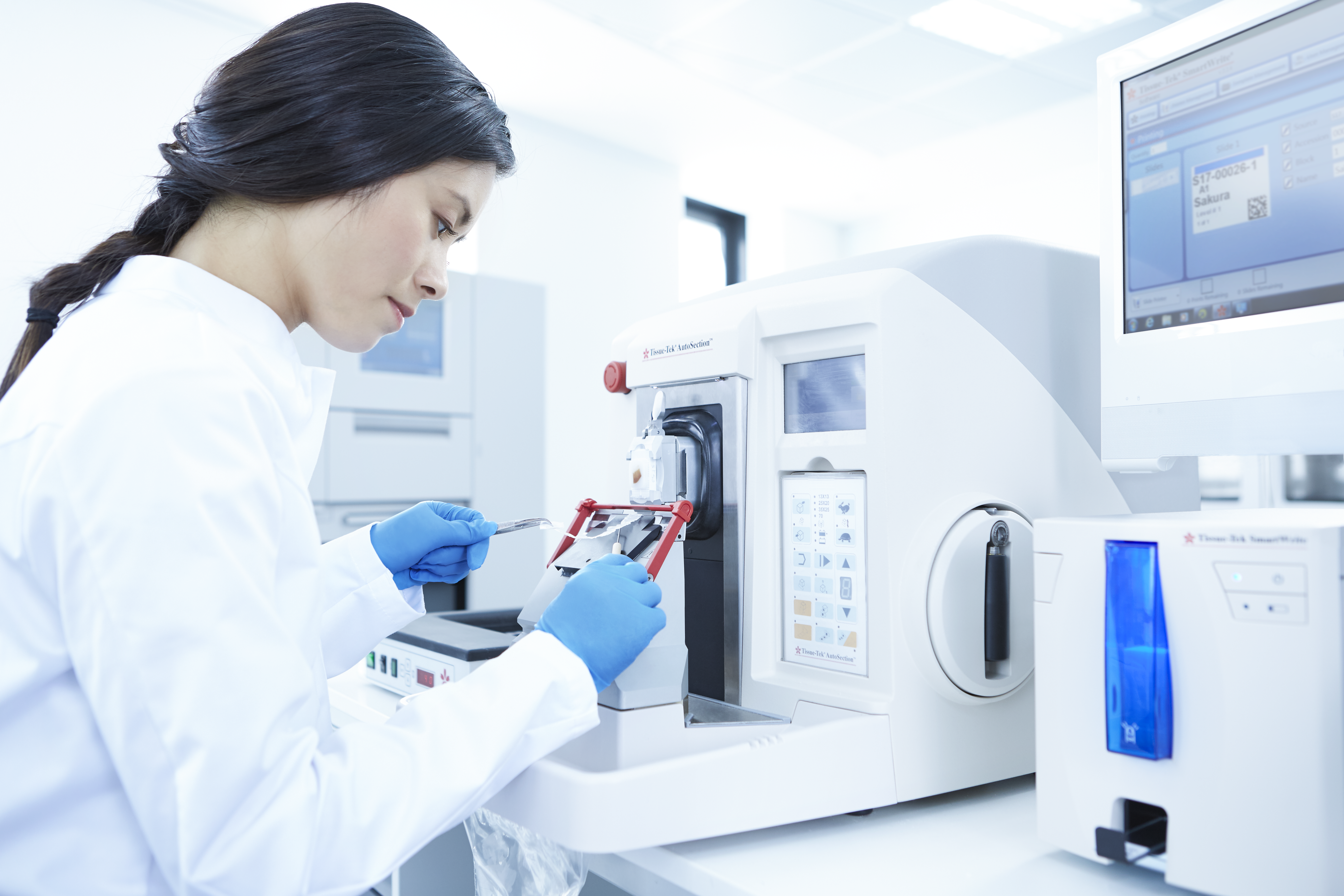 Tissue-Tek AutoSection<sup>&reg;</sup> Automated Microtome